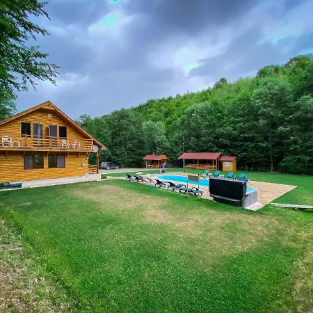 Pensiunea La Rus I Si Ii Holiday home *