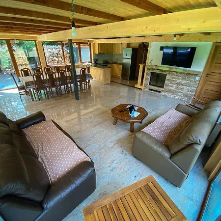 Pensiunea La Rus I Si Ii Holiday home Ciucea