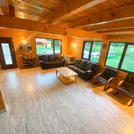 Pensiunea La Rus I Si Ii Holiday home